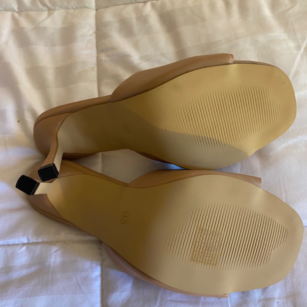 High heels - Picture 2 of 5